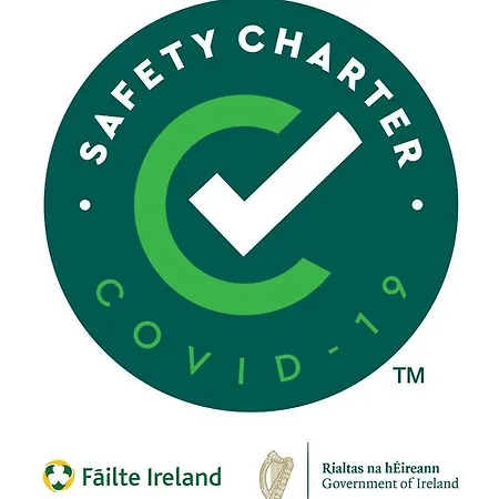 Hotel The Village Hotel, Bar And Restaurant