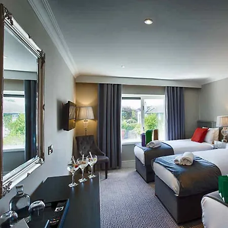 The Village Hotel, Bar And Restaurant Hotel 3*