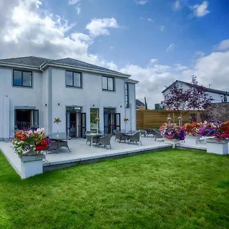 The Village Hotel, Bar And Restaurant