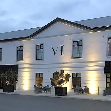 Hotel The Village Hotel, Bar And Restaurant