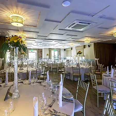 The Village Hotel, Bar And Restaurant 3*