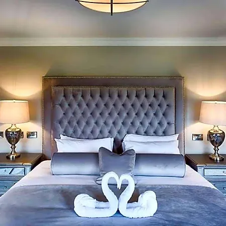 The Village Hotel, Bar And Restaurant Hotel 3*