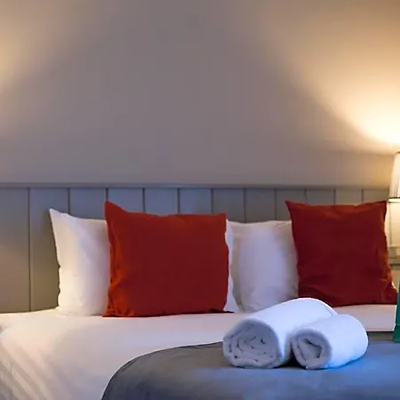 The Village Hotel, Bar And Restaurant Hotel
