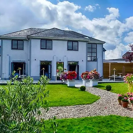 The Village Hotel, Bar And Restaurant Bettystown