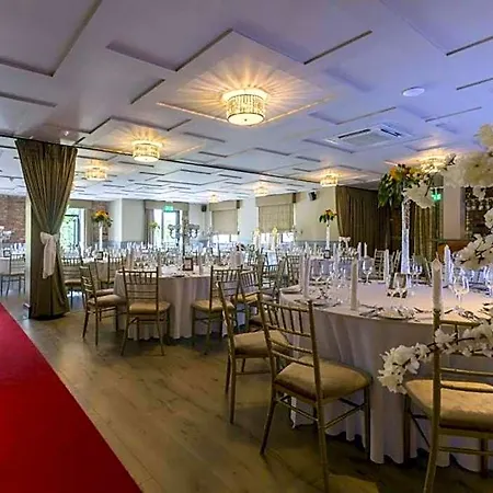 The Village Hotel, Bar And Restaurant Hotel 3*