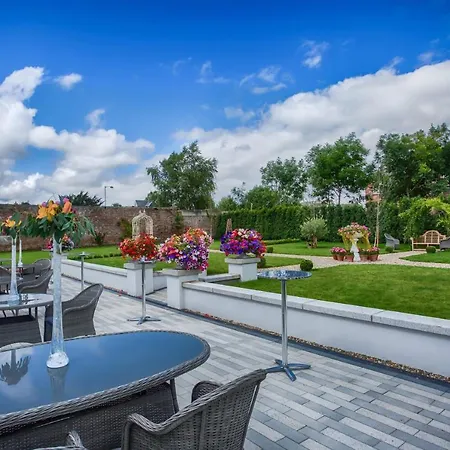 The Village Hotel, Bar And Restaurant 3* Bettystown