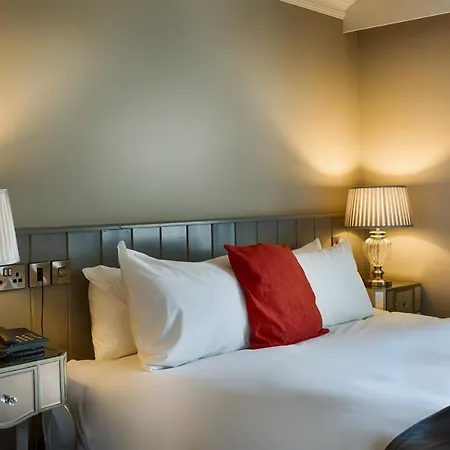 The Village Hotel, Bar And Restaurant Hotel 3*