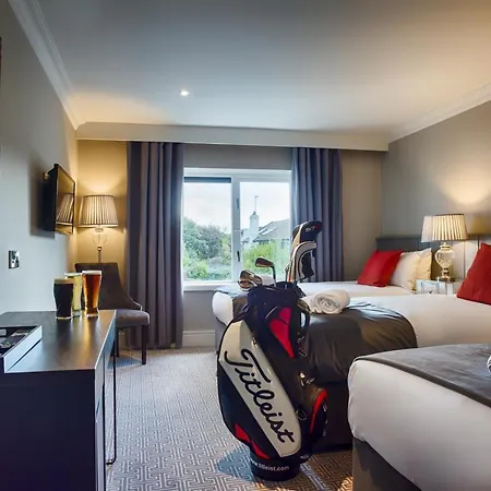 The Village Hotel, Bar And Restaurant 호텔