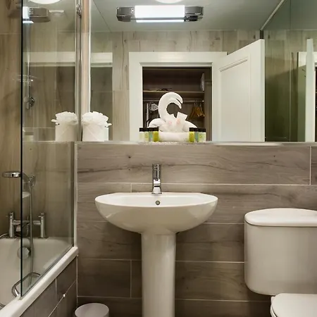 The Village Hotel, Bar And Restaurant 3*