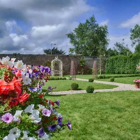 The Village Hotel, Bar And Restaurant Bettystown