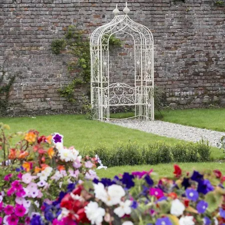 Hotel The Village Hotel, Bar And Restaurant Bettystown