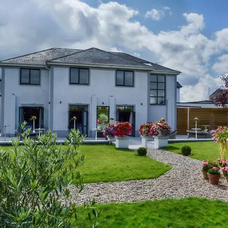 The Village Hotel, Bar And Restaurant 3*