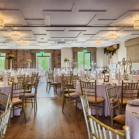 The Village Hotel, Bar And Restaurant 3*