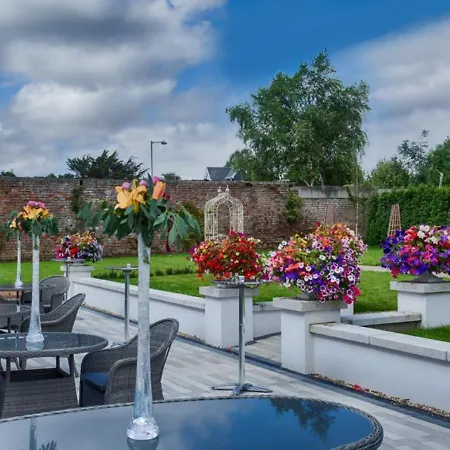 The Village Hotel, Bar And Restaurant