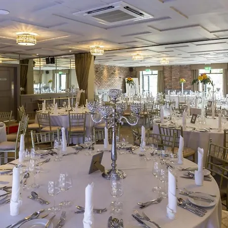 The Village Hotel, Bar And Restaurant Hotel 3*