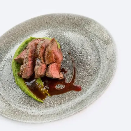 The Village Hotel, Bar And Restaurant 호텔