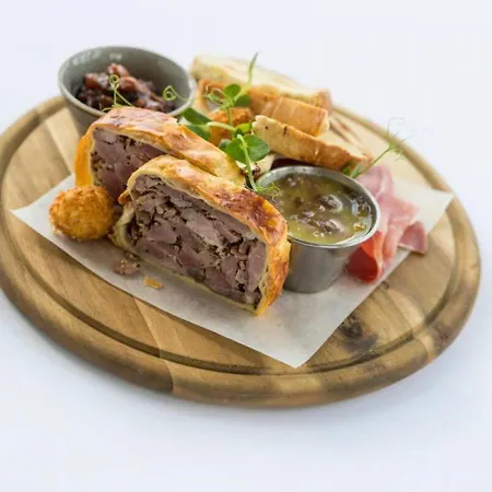 호텔 The Village Hotel, Bar And Restaurant 3*