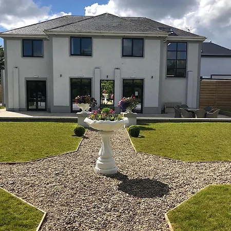 The Village Hotel, Bar And Restaurant 호텔 3*